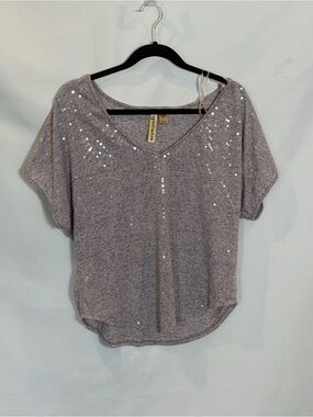 Eyeshadow Purple Sequin V-Neck Short Sleeve Tee